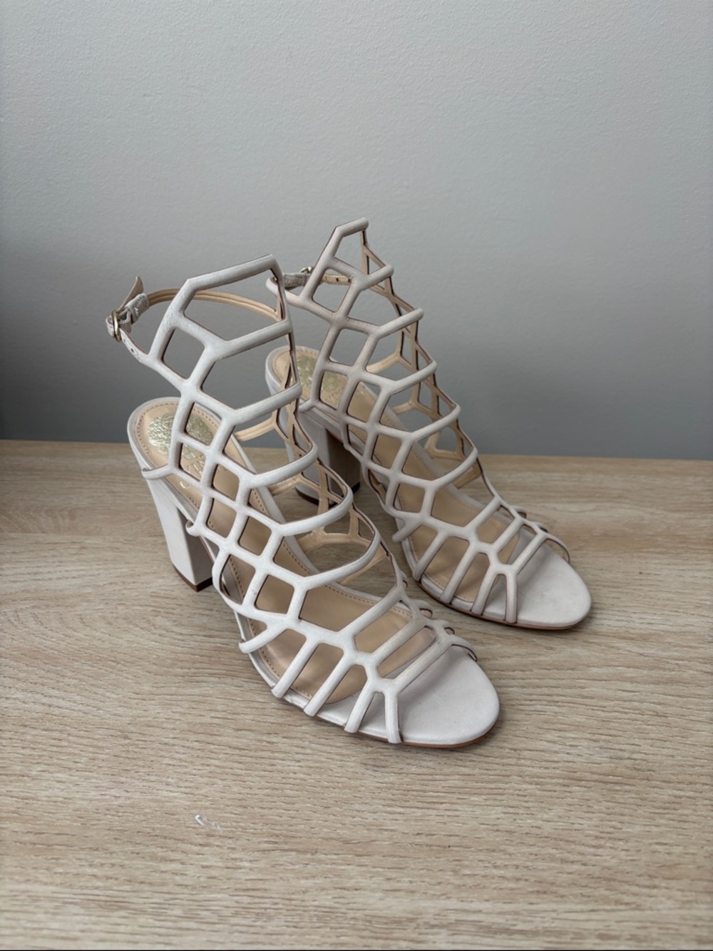 Vince Camuto Naveena Beige Cage Block Heel‎ Cage Sandals Sz 8